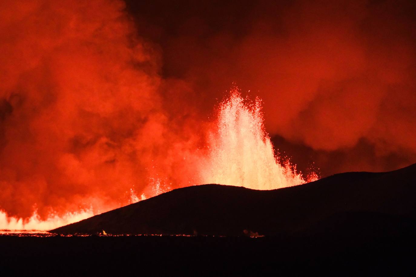 Las imágenes de la erupción del volcán en la ciudad islandesa de Grindavik