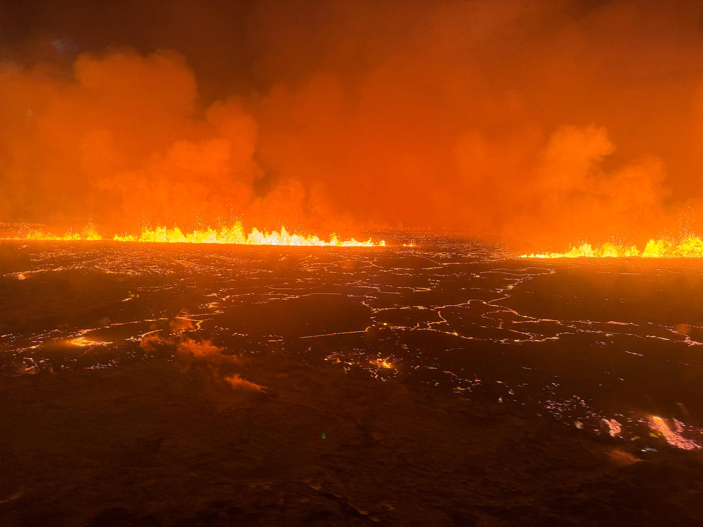 Las imágenes de la erupción del volcán en la ciudad islandesa de Grindavik