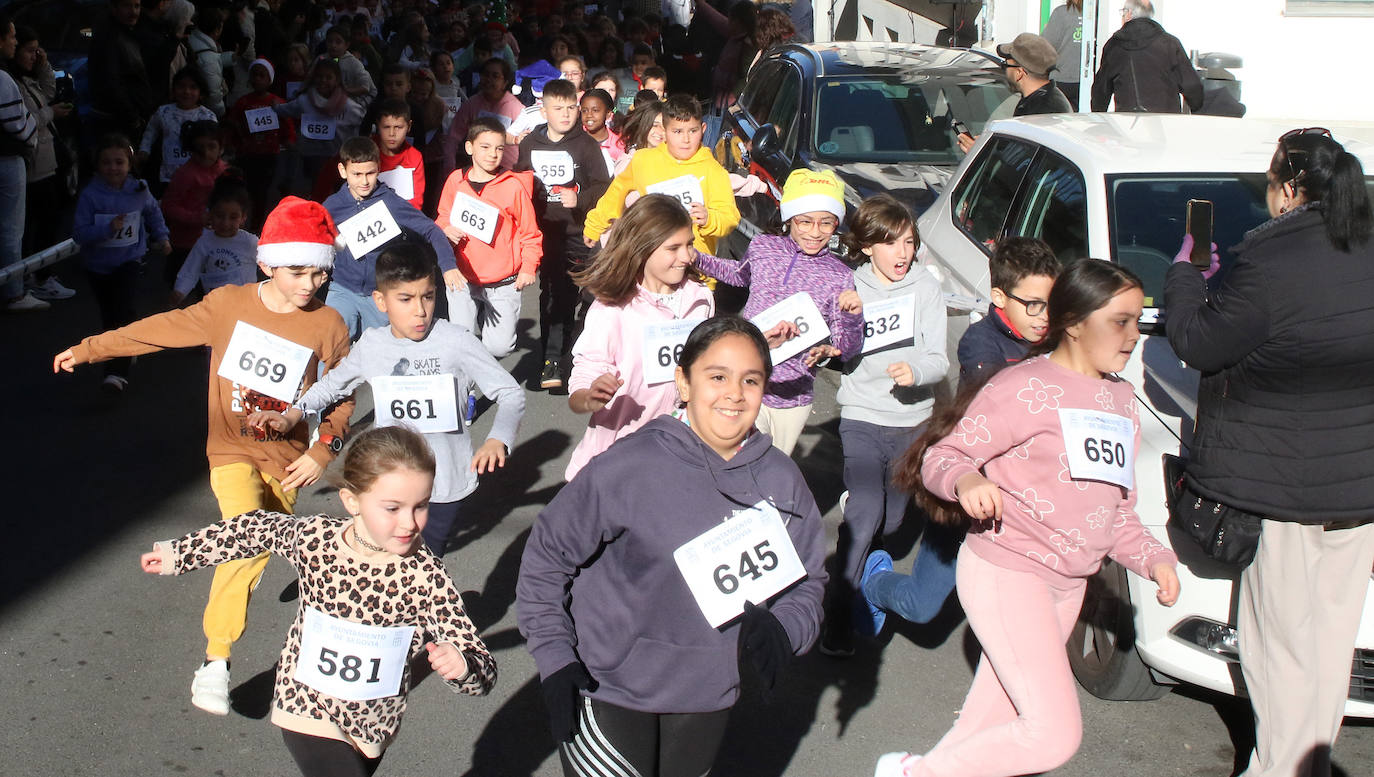 La carrera navideña del colegio Villalpando, en imágenes