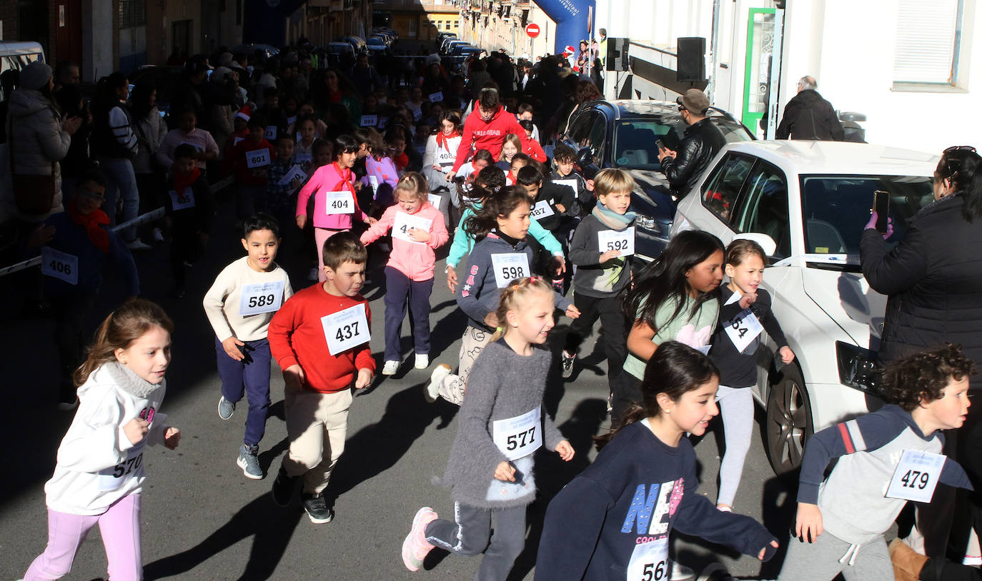 La carrera navideña del colegio Villalpando, en imágenes