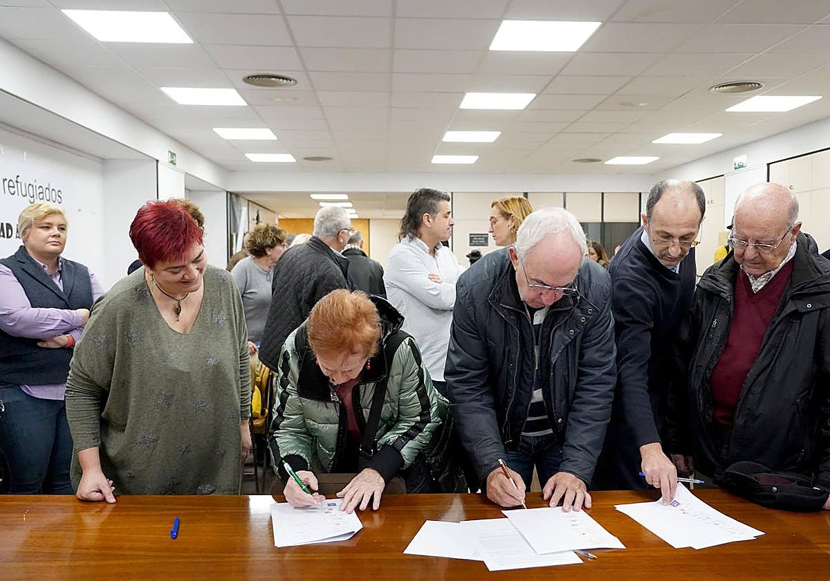 Firma del manifiesto 'Sí a la construcción de un centro de acogida de refugiados en Valladolid'.