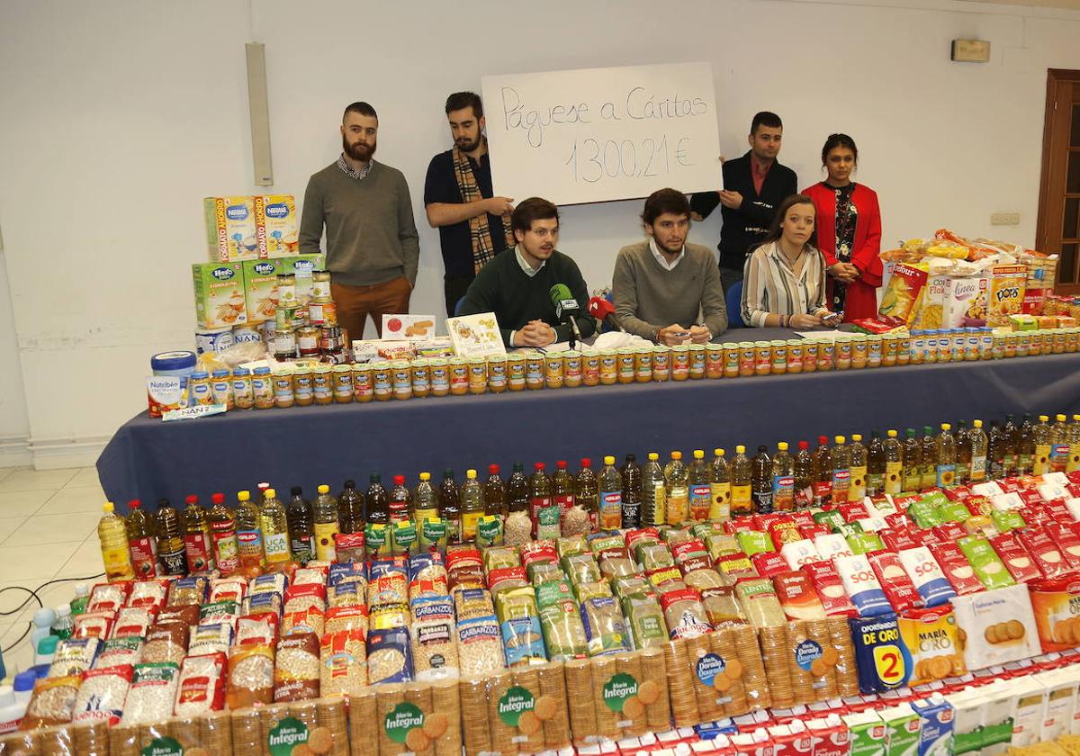 Productos recogidos en una anterior campaña de Nuevas Generaciones en favor de Cáritas.