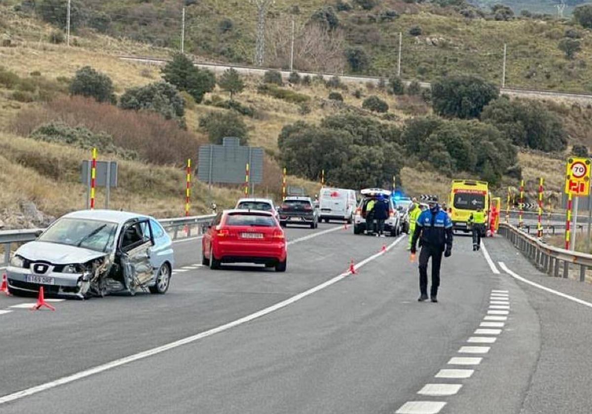 Servicios de emergencia en el accidente ocurrido por la tarde en el Portachuelo de Los Ángeles de San Rafael.