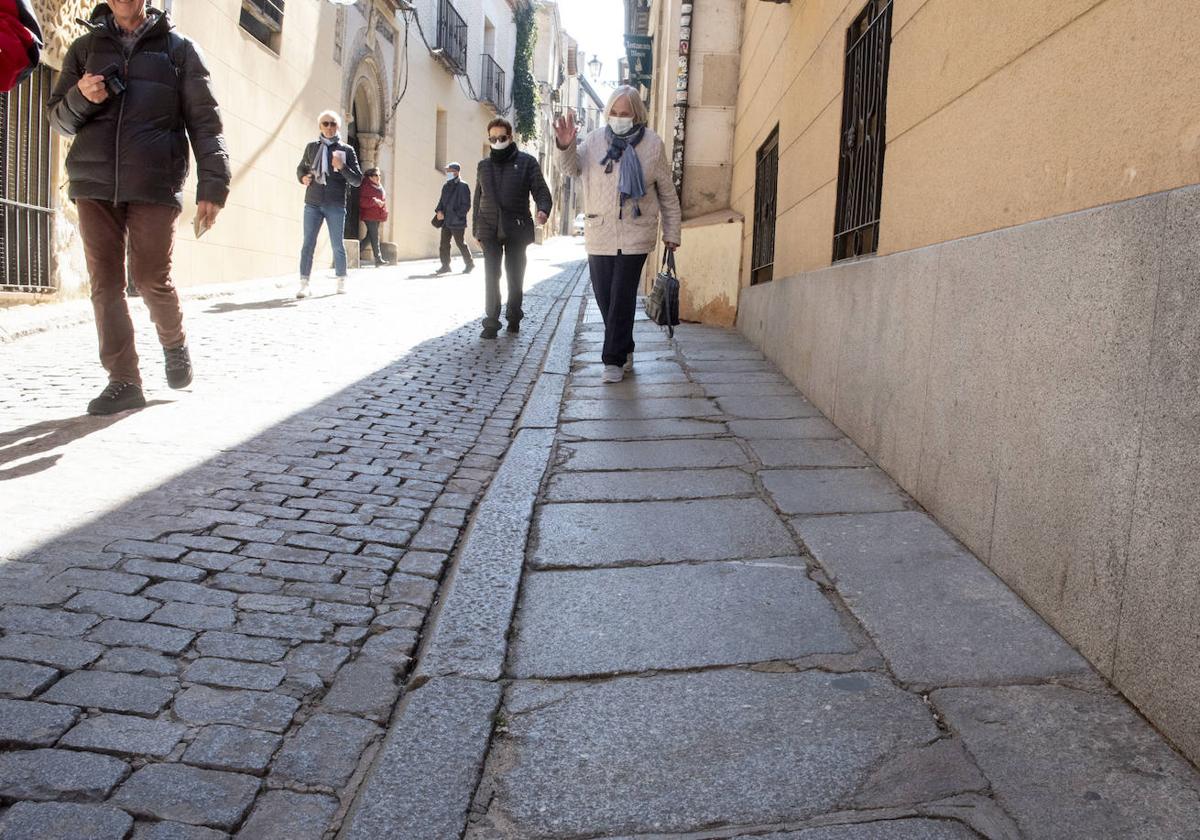 Calle de Daoiz. en el casco antiguo de Segovia.