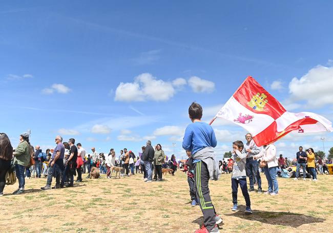 Asistentes a Villalar de los Comuneros un 23 de abril.