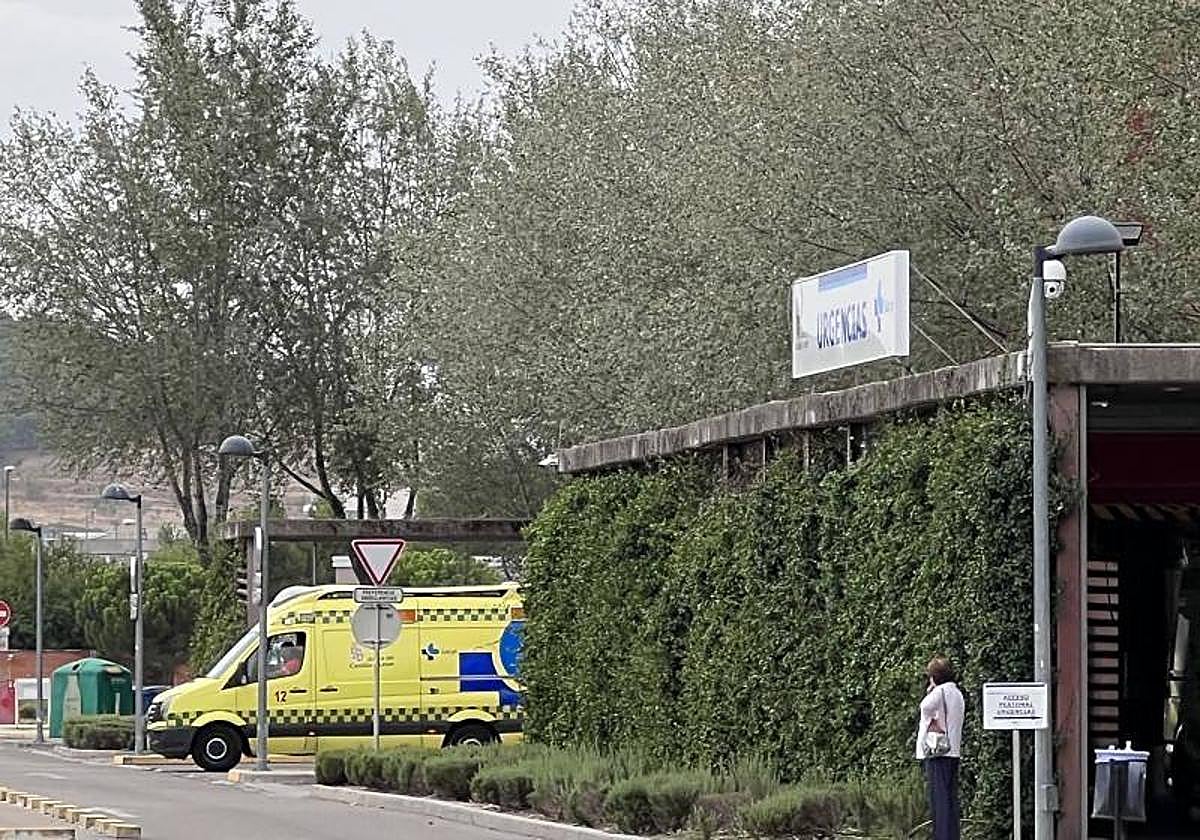 Acceso a Urgencias del Hospital Río Hortega de Valladolid, donde fue evacuado el hombre.