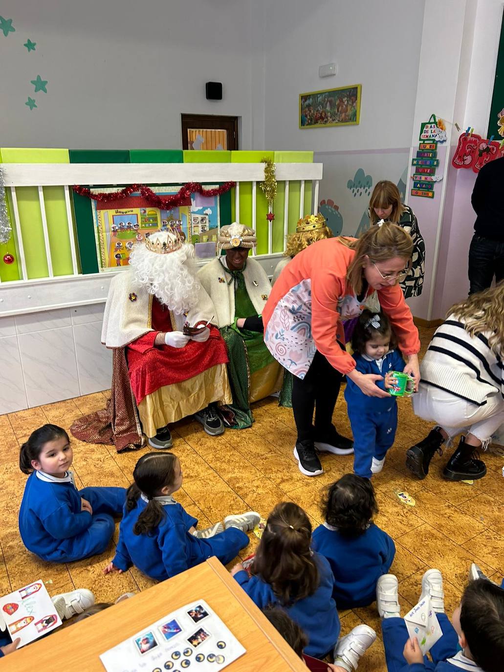 Los Reyes Magos visitan a los alumnos teresianos