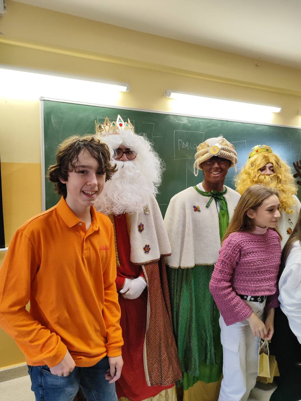 Los Reyes Magos visitan a los alumnos teresianos