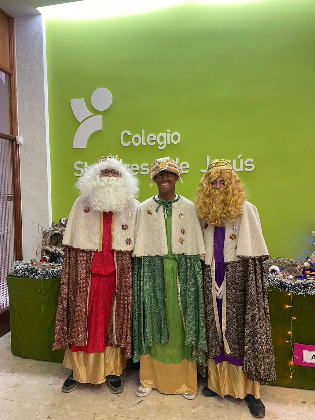 Los Reyes Magos visitan a los alumnos teresianos