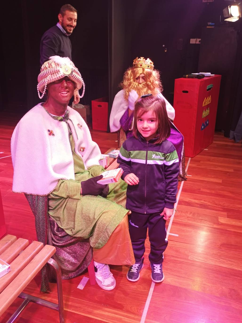 Los Reyes Magos visitan a los alumnos teresianos