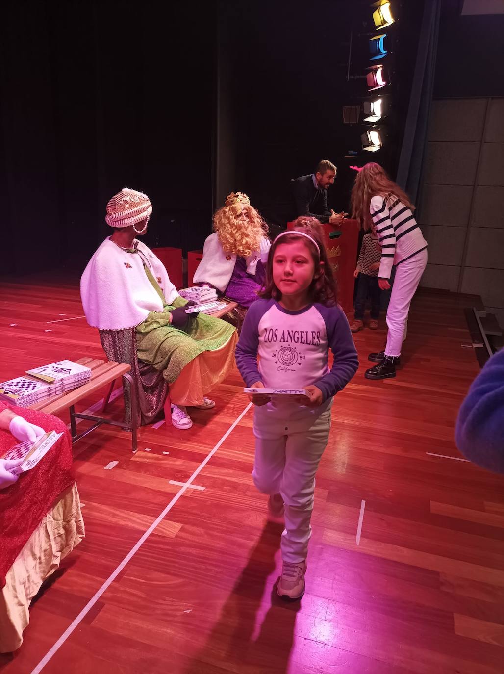 Los Reyes Magos visitan a los alumnos teresianos