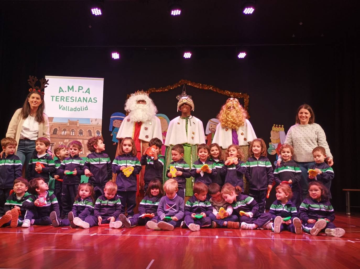 Los Reyes Magos visitan a los alumnos teresianos