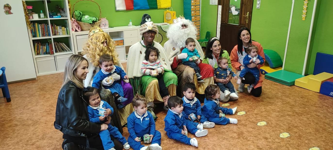 Los Reyes Magos visitan a los alumnos teresianos