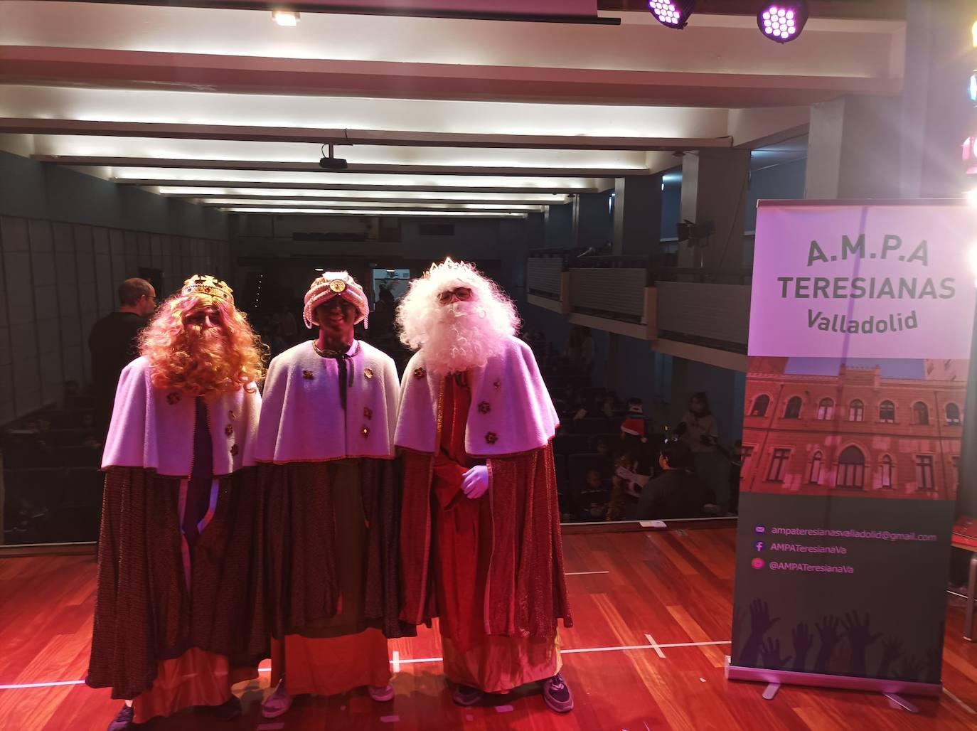 Los Reyes Magos visitan a los alumnos teresianos