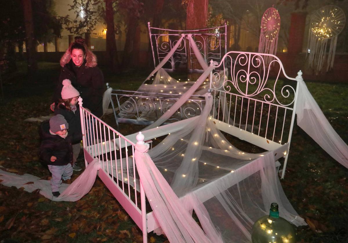 El bosque mágico llena de luz y fantasía la Navidad palentina