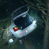 Atrapada en su vehículo tras caer por un barranco de 20 metros en El Bierzo