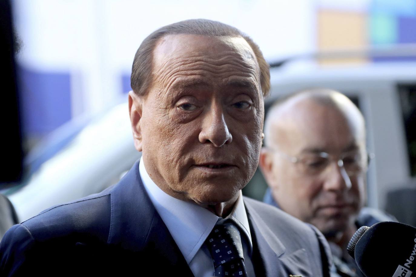 Silvio Berlusconi, políticio, empresario y magnate de los medios de comunicación italianos, murió el 12 de junio con 86 años a causa de las distintas complicaciones cardíacas que arrastraba desde hace años.