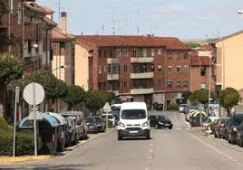 Carretera Trescasas, en el barrio de San Lorenzo de Segovia, donde se encuentra el piso.