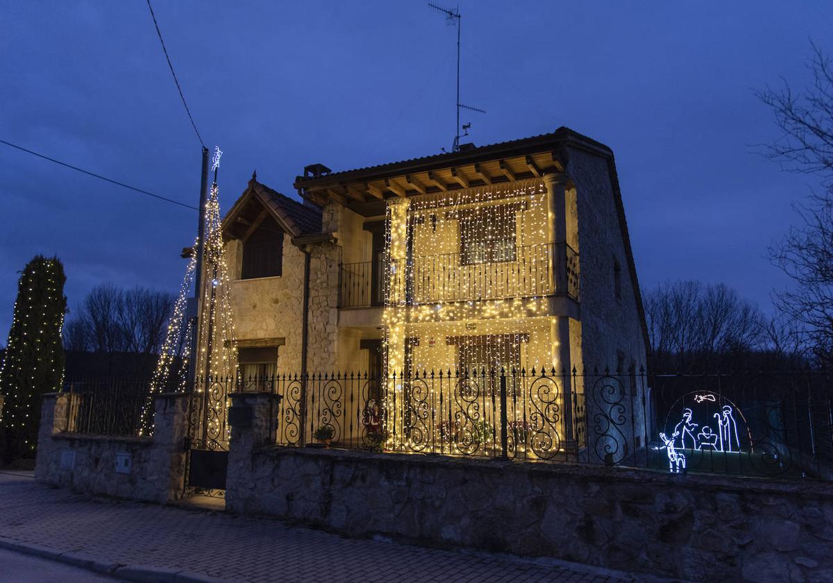 La iluminación navideña en Caballar, en imágenes