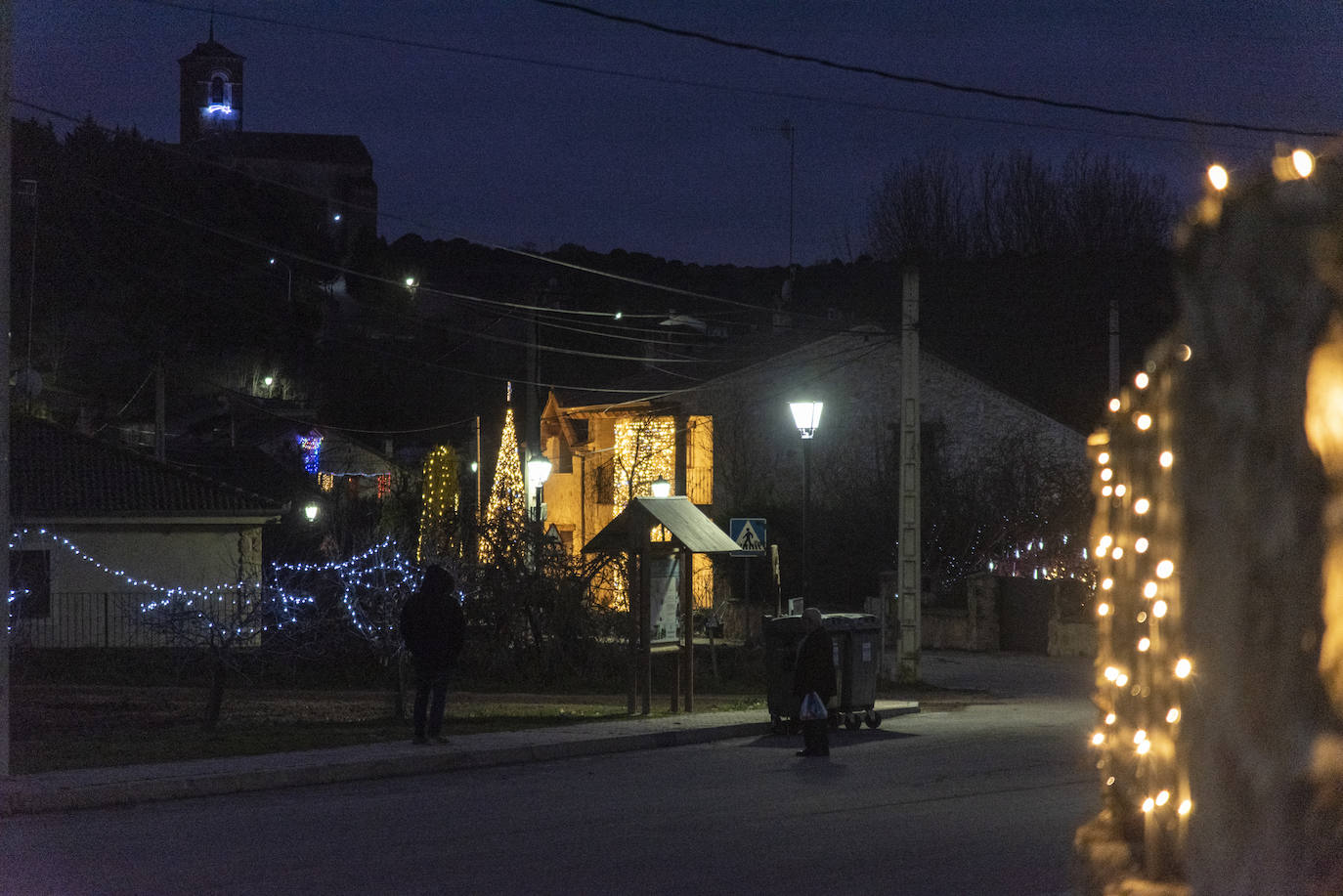 La iluminación navideña en Caballar, en imágenes