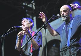 Faemino y Cansado, durante uno de sus espectáculos.