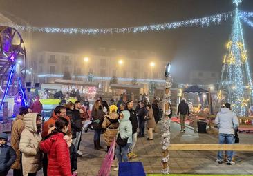 Rioseco inaugura su primer mercado navideño en la renovada Plaza Mayor