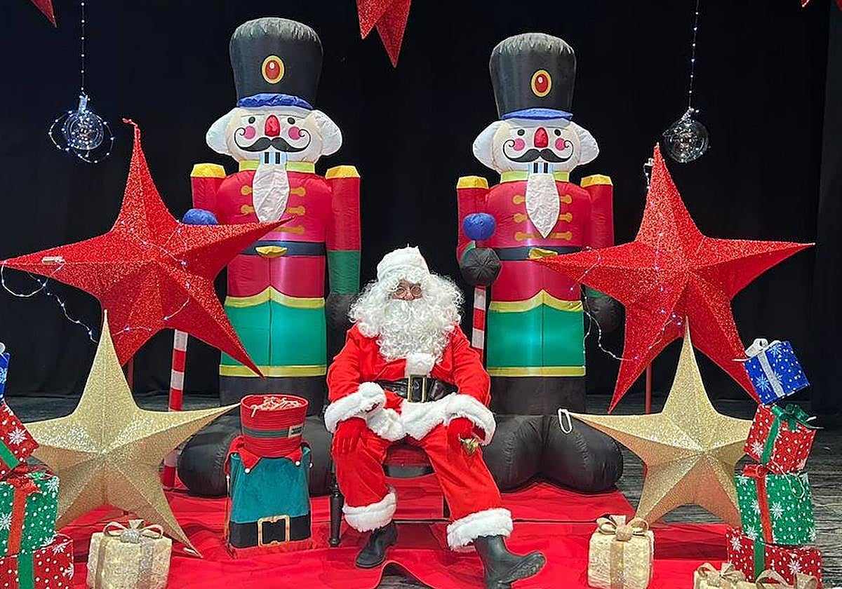 Papá Noel visitó este sábado a los niños y niñas de Olmedo.
