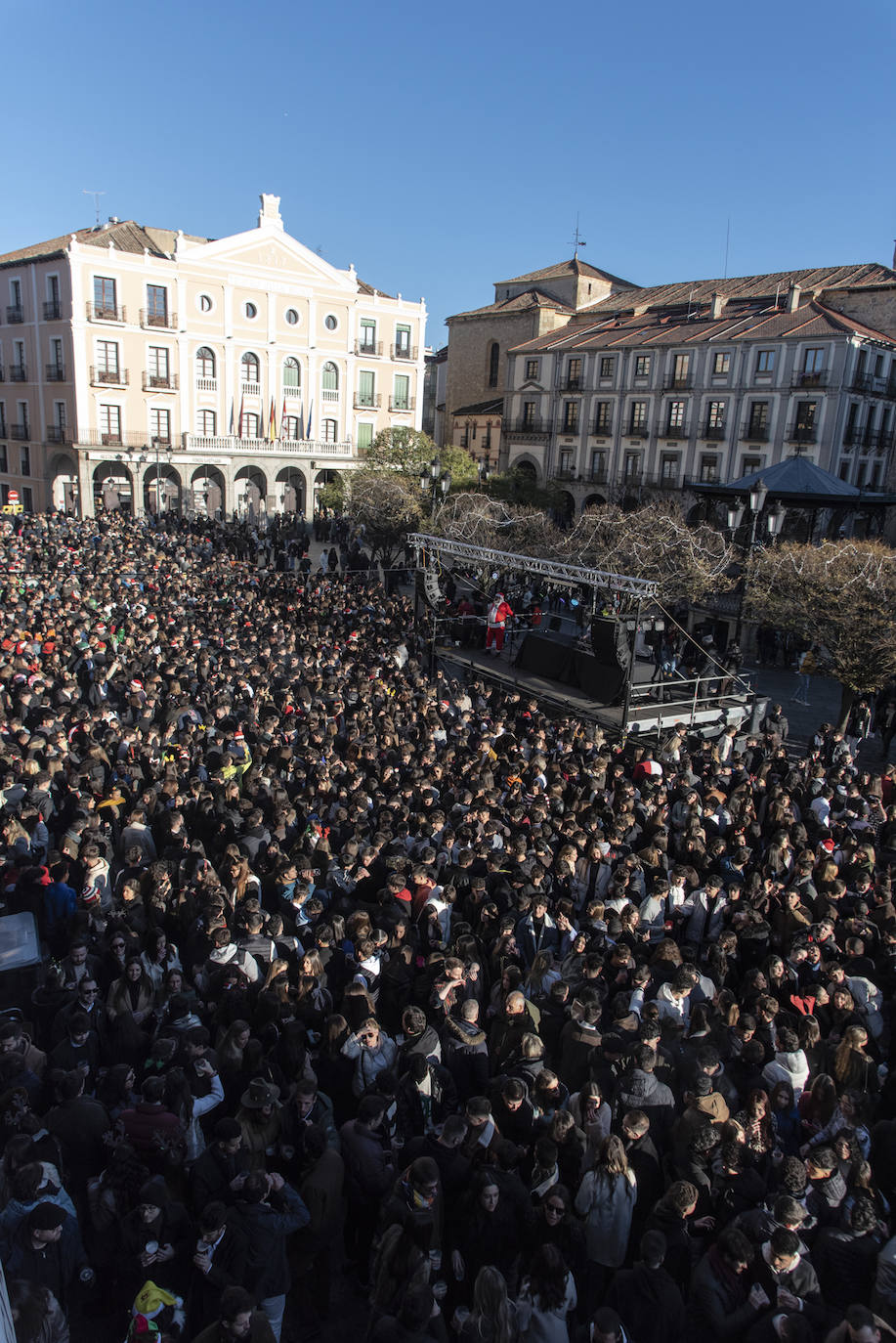 Tardebuena multitudinaria y sin incidentes (1 de 2)