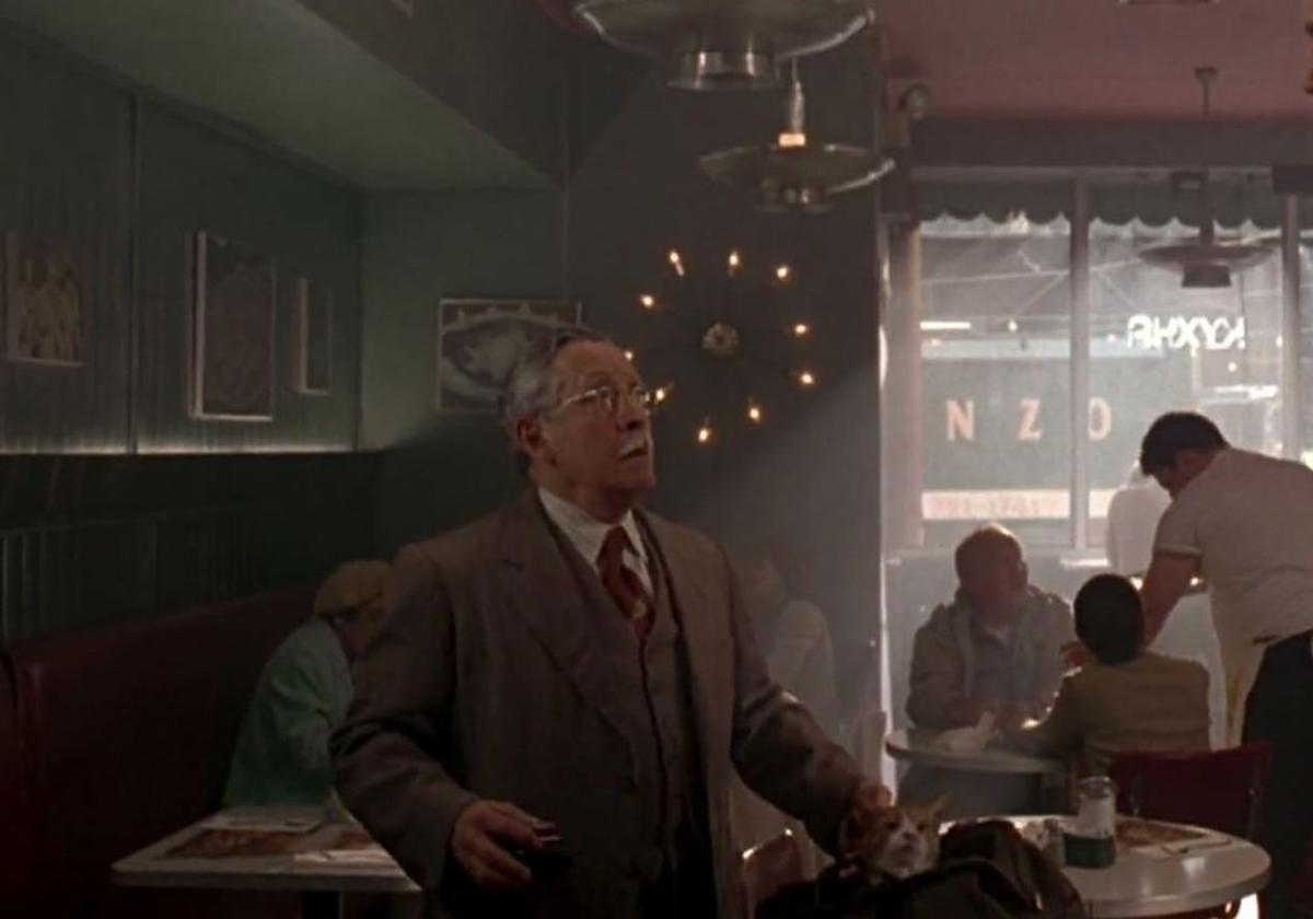 Mike Nussbaum como Gentle Rosenburg en 'Men in black'.