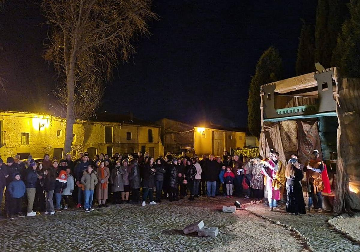 El montaje se realiza en el atrio exterior de la iglesia de Santa María