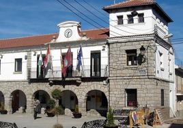 Plaza de Zarzuela del Monte, pueblo donde se ha producido la ciberestafa detectada y esclarecida por la Guardia Civil de Segovia.