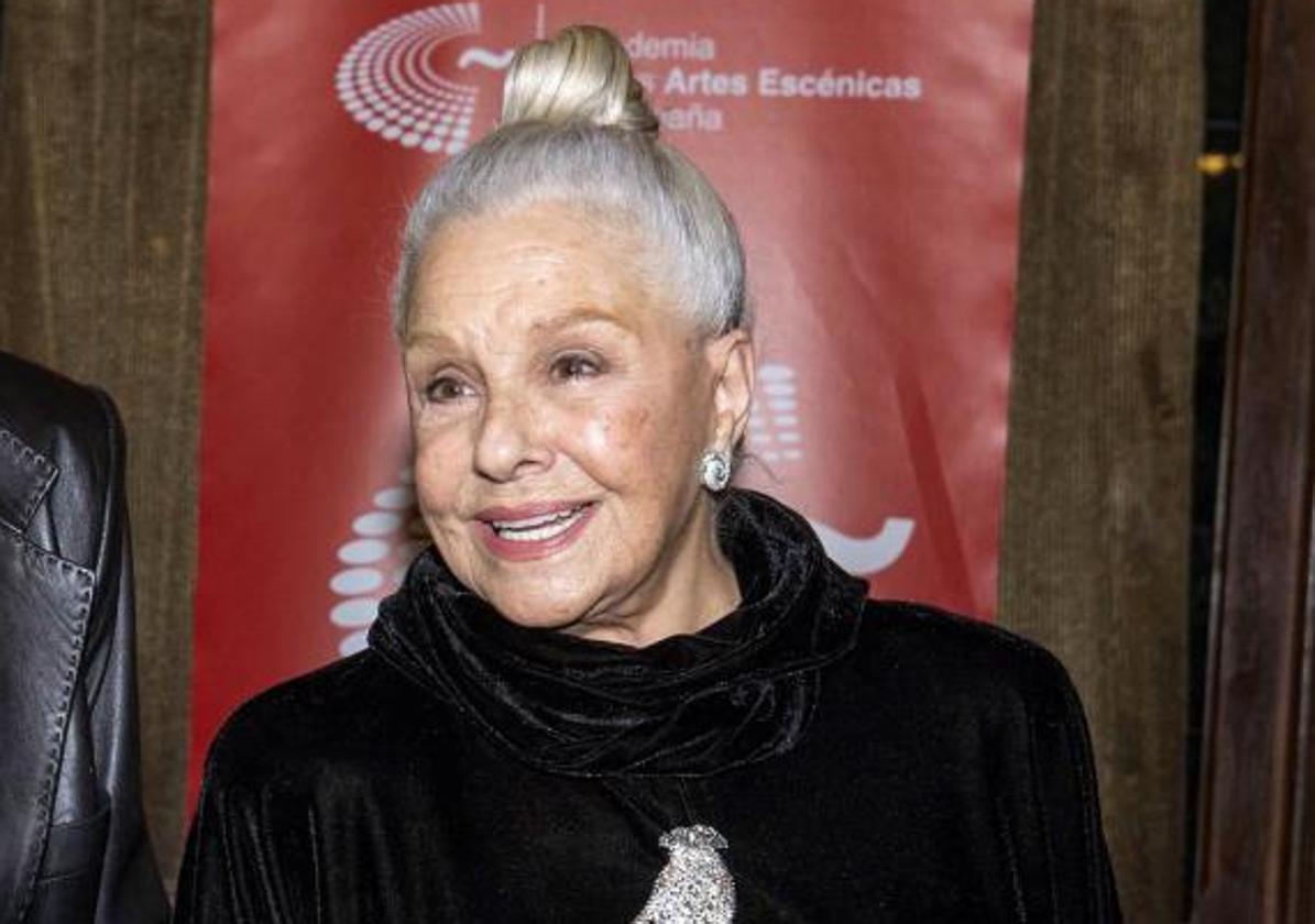 Lola Herrera el día que fue nombrada junto a José Sacristán como académica de honor de la Academia de las Artes Escénicas de España en un acto en Murcia.