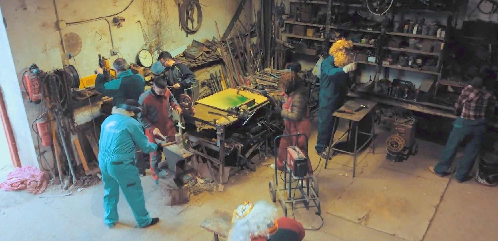 Herrera de Valdecañas arregla el trineo de Papá Noel