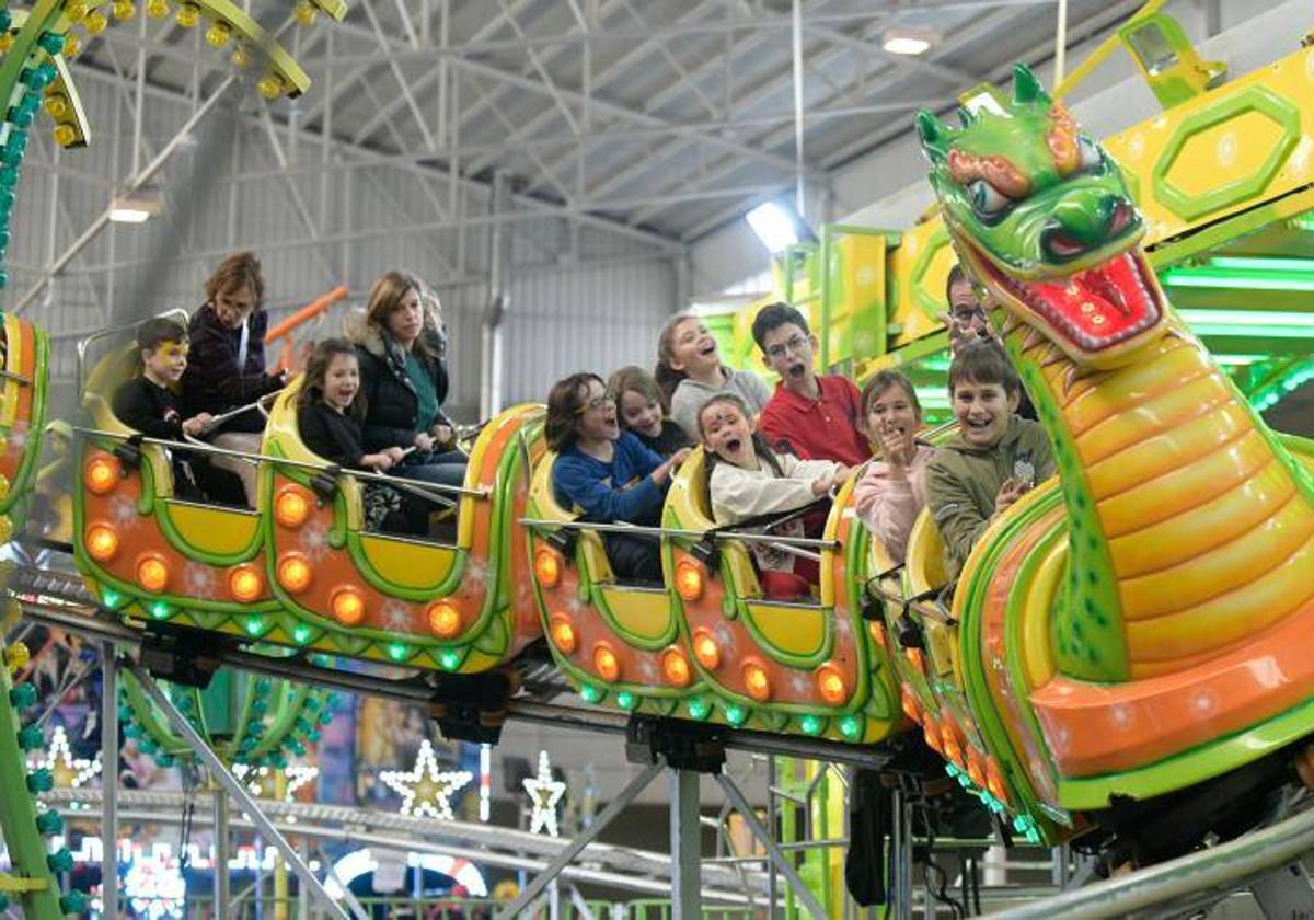 Los niños disfrutan de las actividades que ofrece la Fiera de Navival.