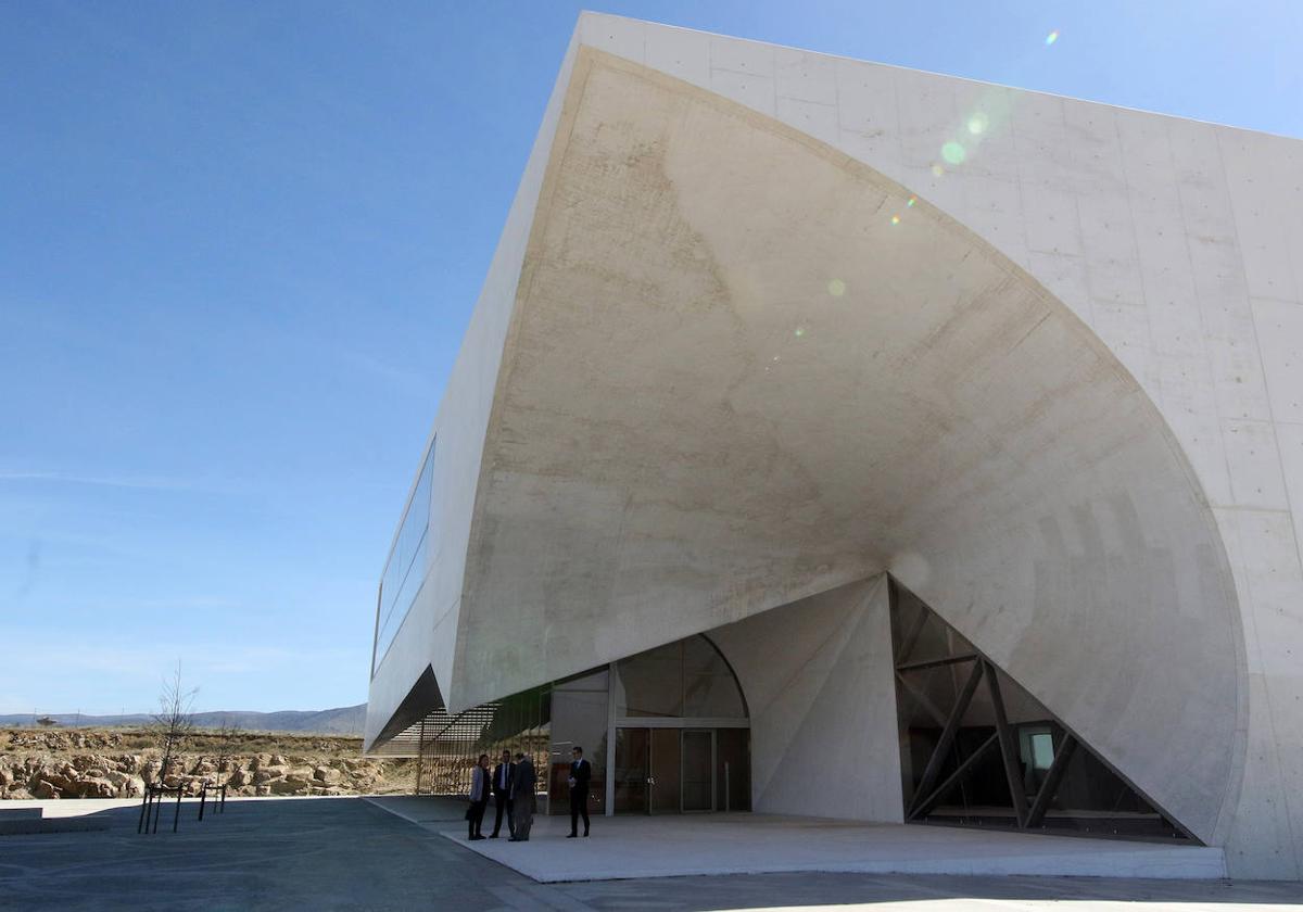 Entrada al edificio CIDE, nueva sede municipal del Ayuntamiento de Segovia.