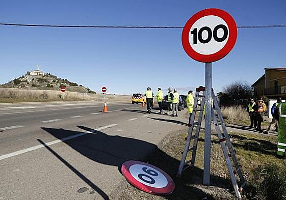 Senalización en la P-12, en la salida hacia Santander, en una imagen de archivo.