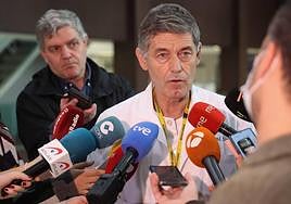 El doctor José María Eiros atiende a los medios de comunicación para trasladar recomendaciones sobre la gripe.