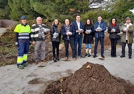 Representantes municipales, de la Diputación, del Punto Limpio y de la puesta en marcha del novedoso proyecto.