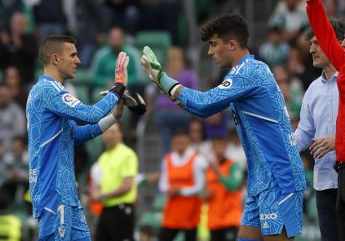 Imagen principal - Imágenes de los debuts de Álvaro Aceves, Manu Pozo y Tunde Jimoh en Liga con el Real Valladolid