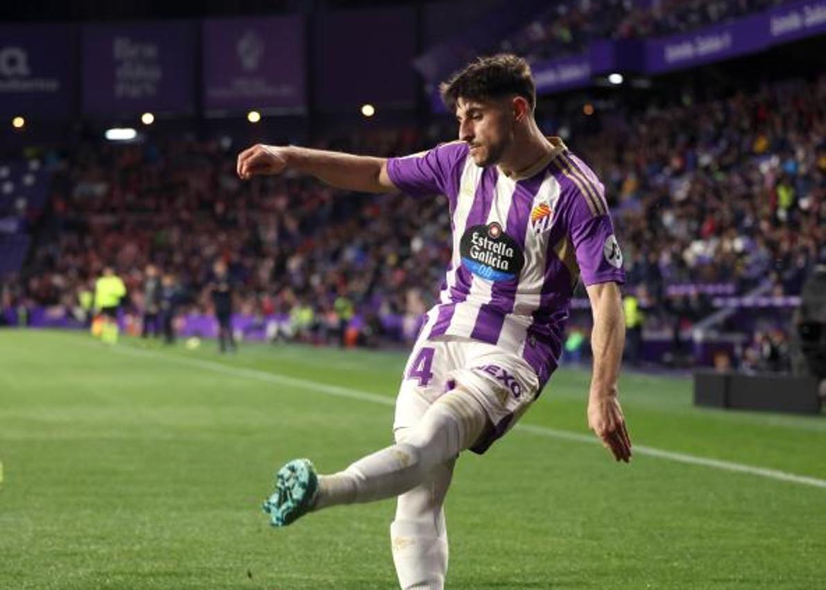 Imagen secundaria 1 - Imágenes de los debuts de Álvaro Aceves, Manu Pozo y Tunde Jimoh en Liga con el Real Valladolid