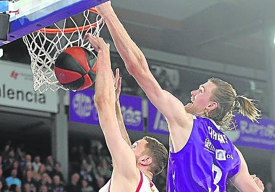 Matt Haarms, en una acción en el encuentro del Zunder ante el Zaragoza.