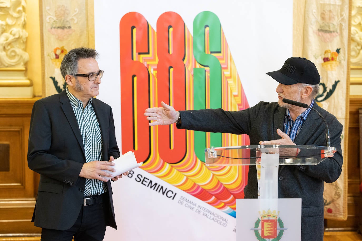 Relevo en Seminci. Javier Angulo da paso al nuevo director del festival de cine José Luis Cienfuegos.