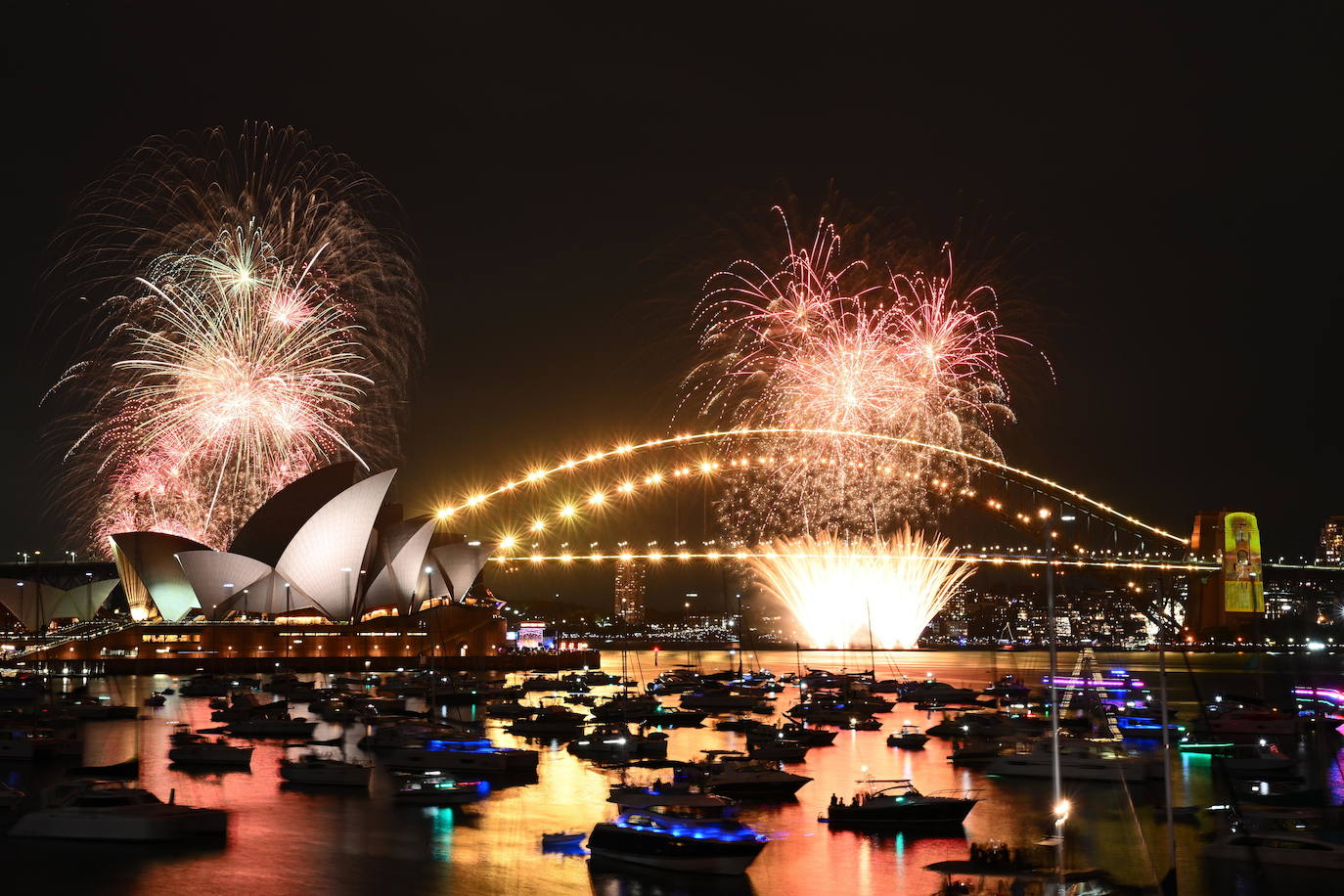 Australia se despide de 2023 con un cielo cubierto de espectaculares fuegos artificiales