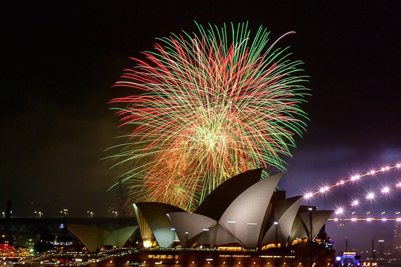 Australia se despide de 2023 con un cielo cubierto de espectaculares fuegos artificiales