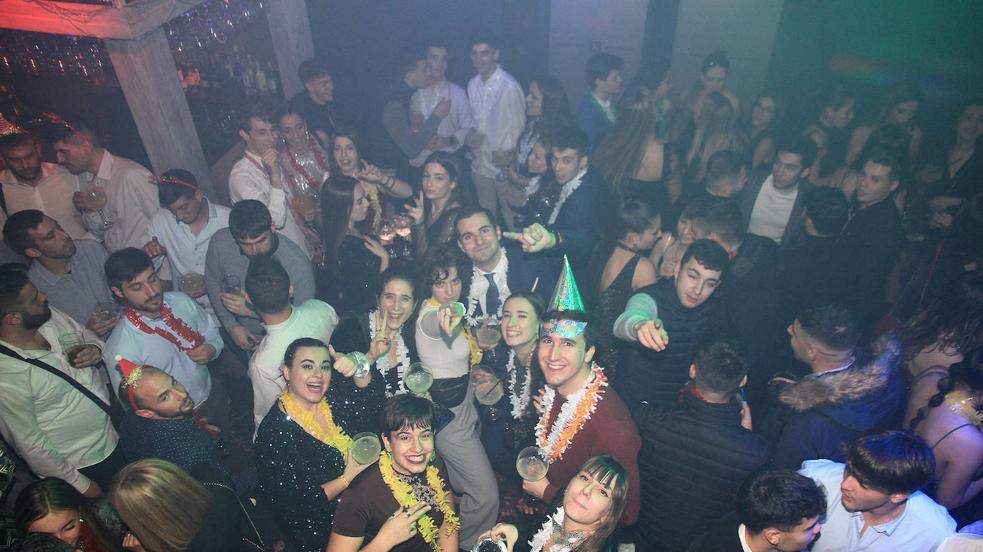 La tranquilidad y la fiesta reinan en la Nochevieja segoviana (2 de 2)