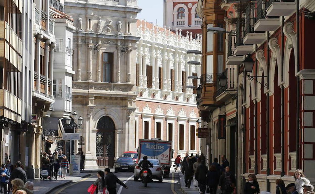 Palacio de la Diputación desde la calle Don Sancho. 