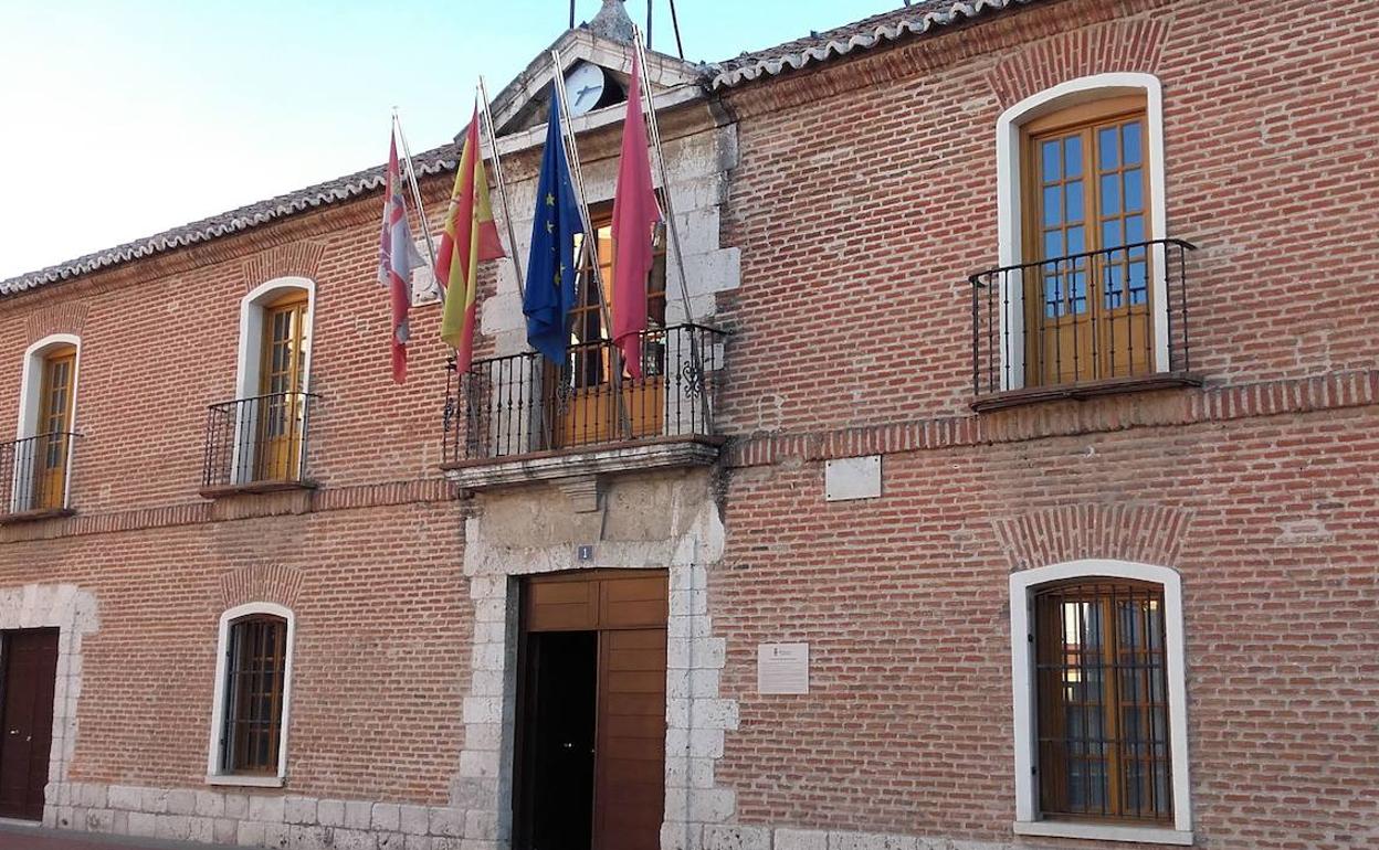 Fachada del Ayuntamiento de Laguna de Duero. 