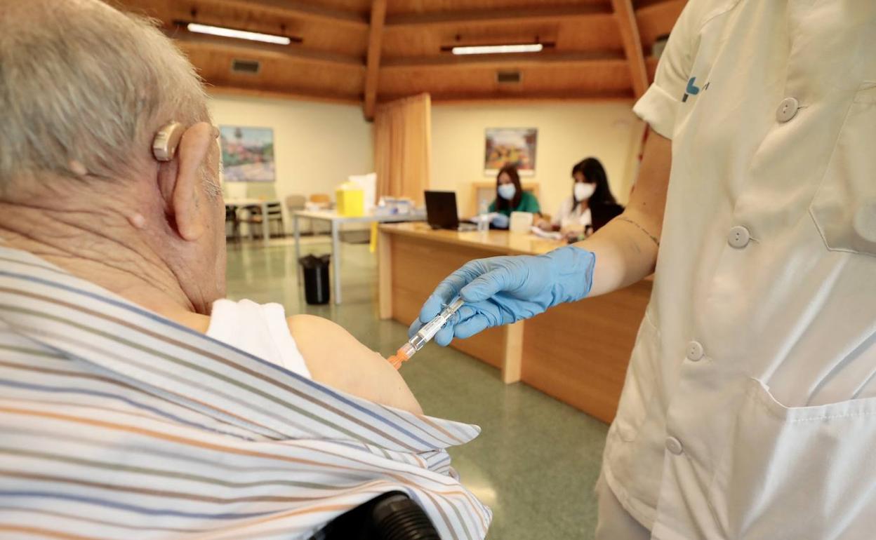 Campaña de vacunación en la residencia de Parquesol. 