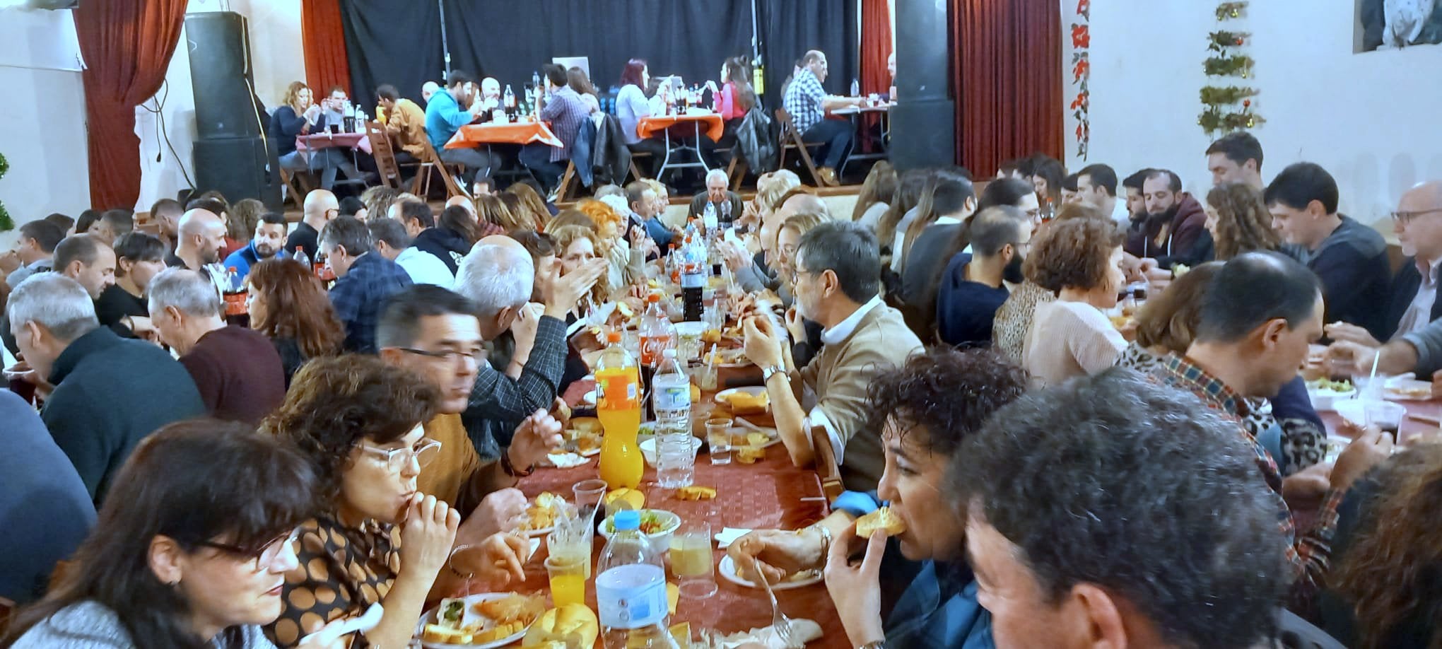 La cena de hermandad congregó a más de 150 vecinos en Castrillo de Don Juan