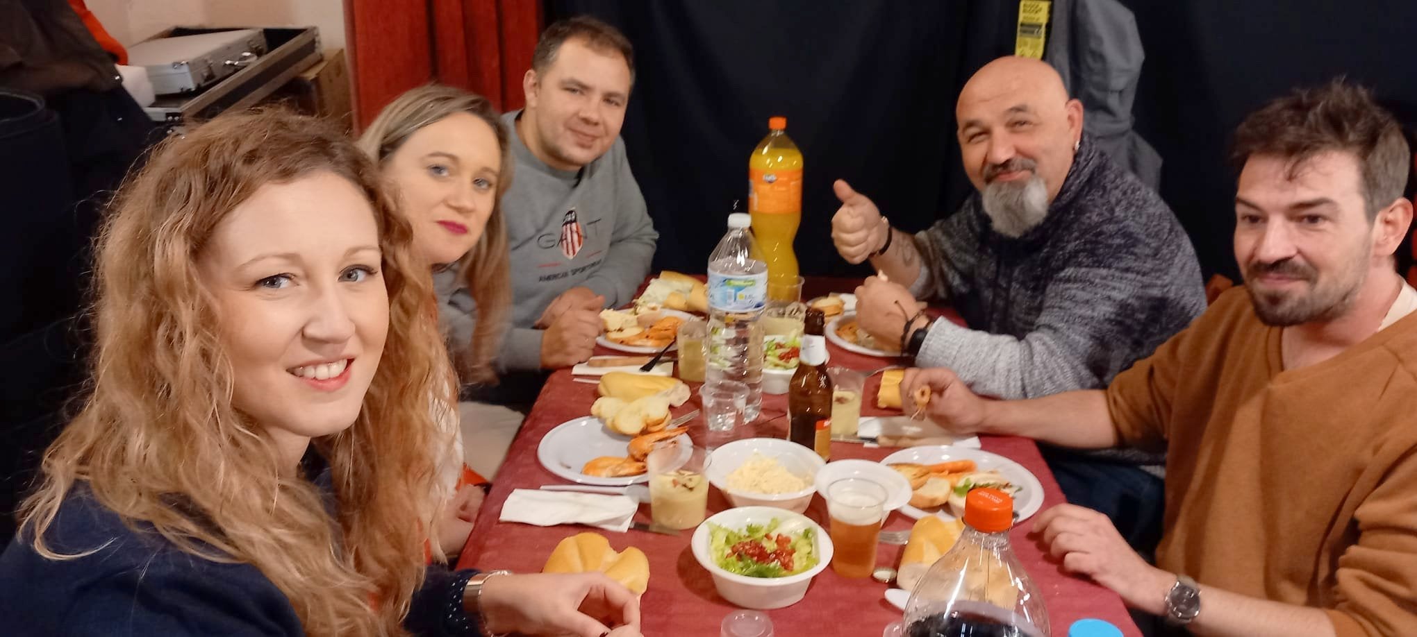 La cena de hermandad congregó a más de 150 vecinos en Castrillo de Don Juan